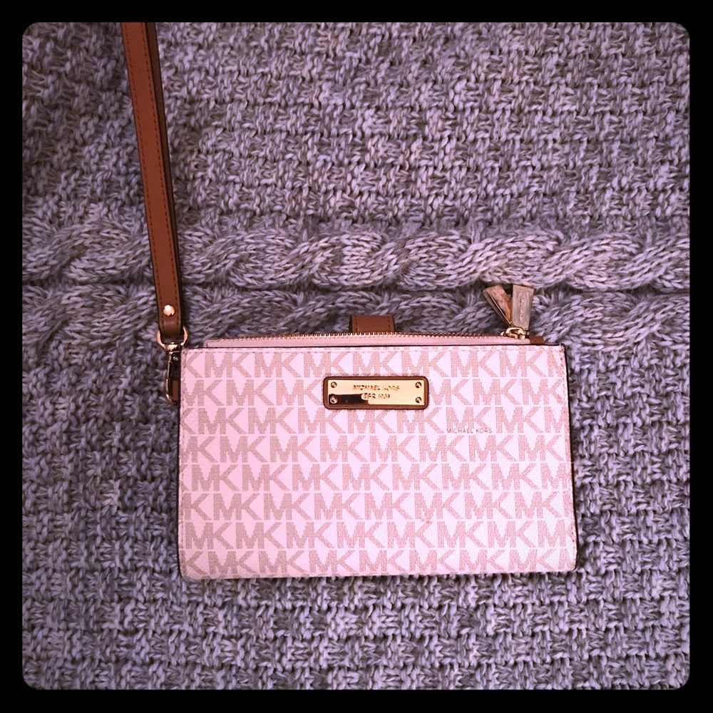 Michael Kors wristlet